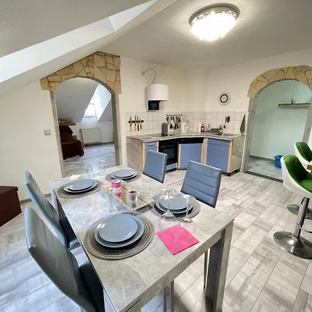 Casa Antic Grosse Moderne 45qm Im Zentrum Am Bahnhof Kostenloses Wlan Lägenhet Saalfeld Saale